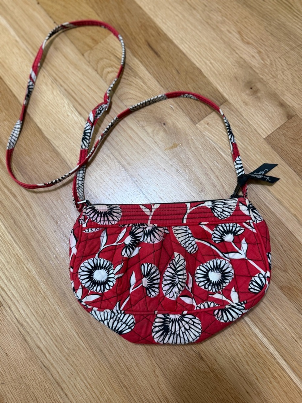 Vera Bradley Retired Deco Daisy cross body Red/Black/White